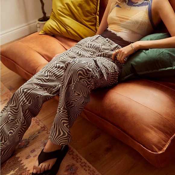 BDG Black Y2K Swirl Print Low-Rise Cargo Pants - Picture 2 of 10